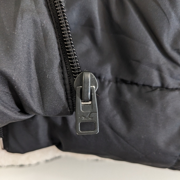 Hollister Fur-lined Hooded Puffer Vest | XS | EUC - Picture 11 of 12